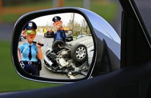 שוטר במקום התאונה